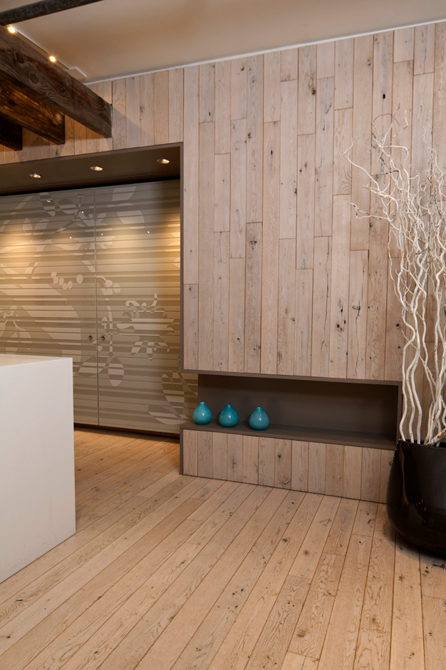 Horse Country Oak Flooring - Pre-finished Heavy Whitewash