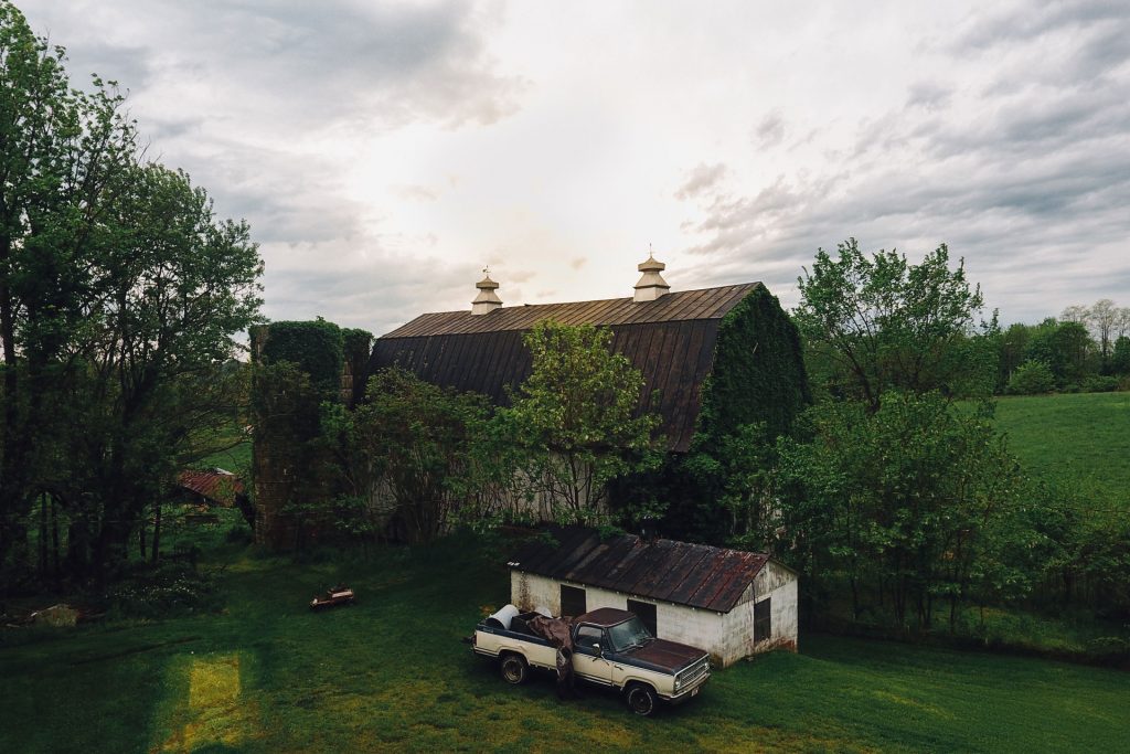 reclaimed-wood-barn for rustic design